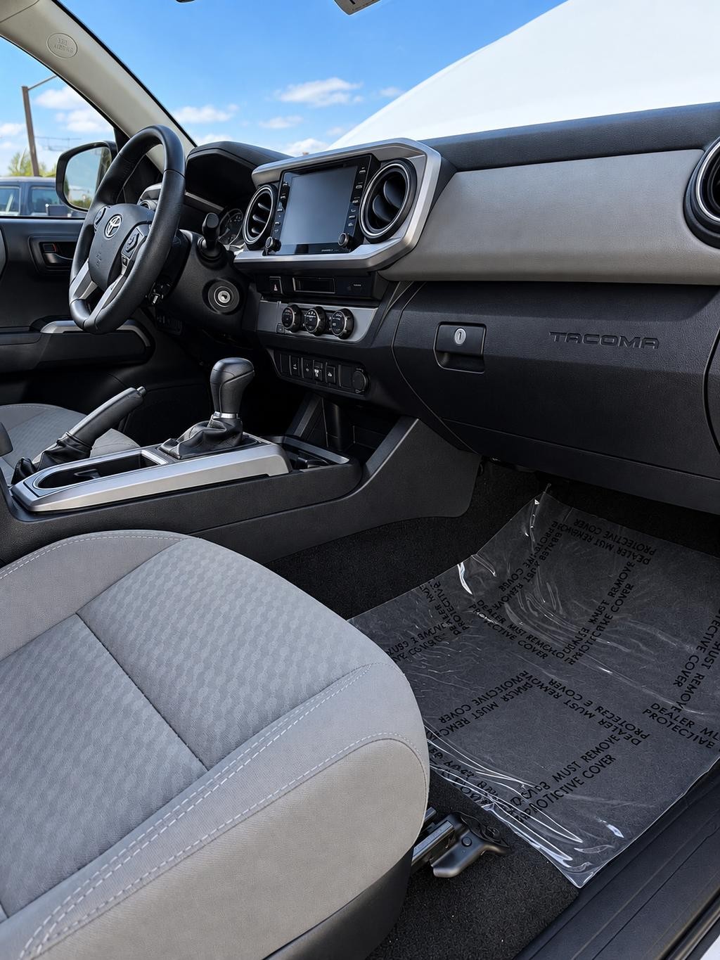 Toyota Tacoma 2WD Vehicle Full-screen Gallery Image 24