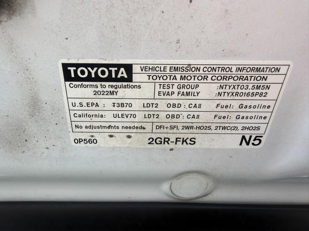 Toyota Tacoma 2WD Vehicle Full-screen Gallery Image 25