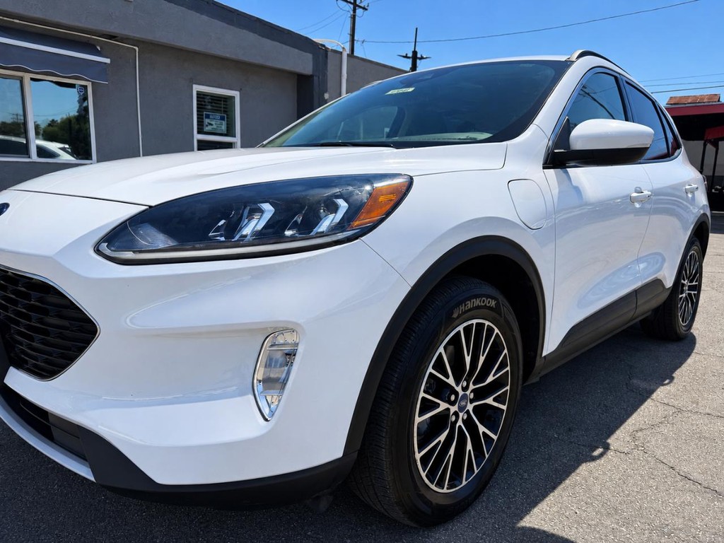 Ford Escape Vehicle Full-screen Gallery Image 3