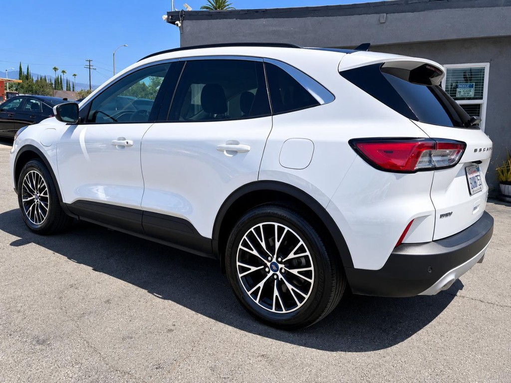 Ford Escape Vehicle Full-screen Gallery Image 4