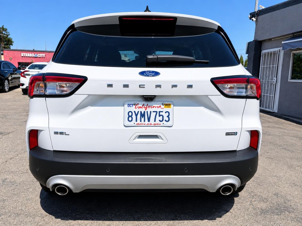 Ford Escape Vehicle Full-screen Gallery Image 7