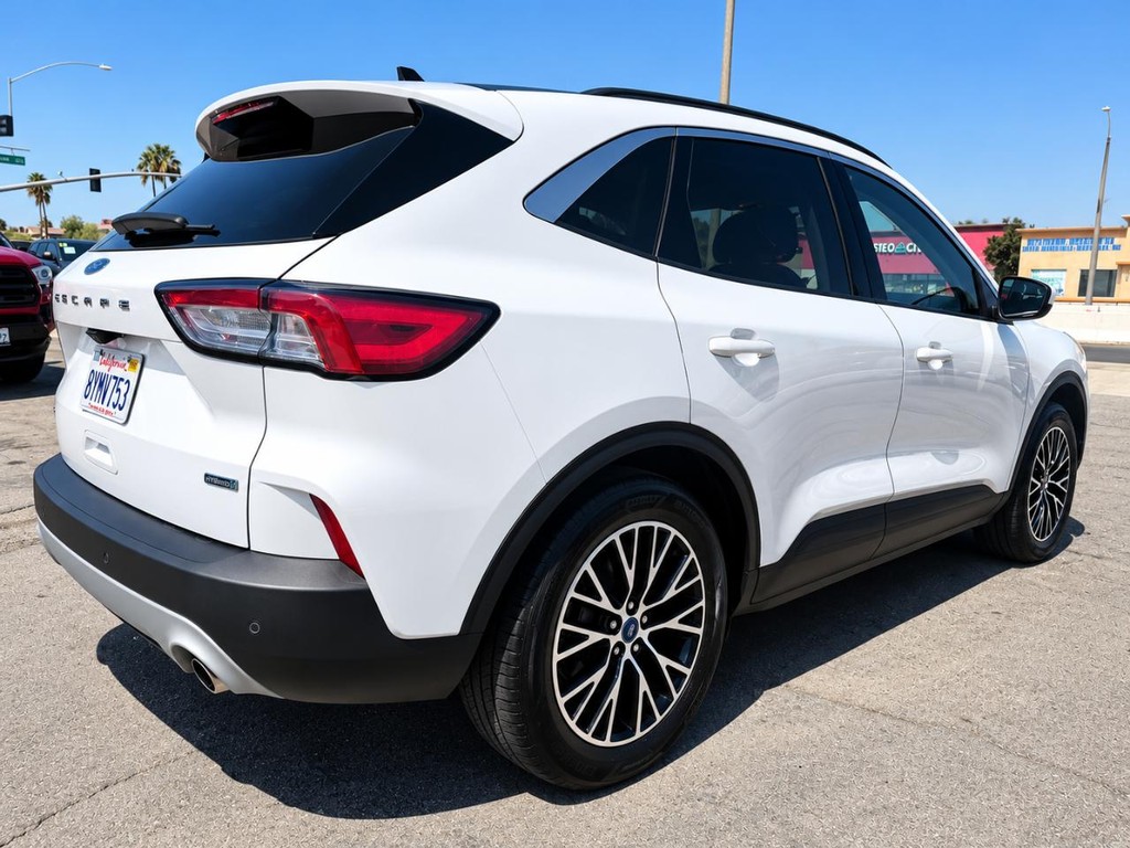 Ford Escape Vehicle Full-screen Gallery Image 8