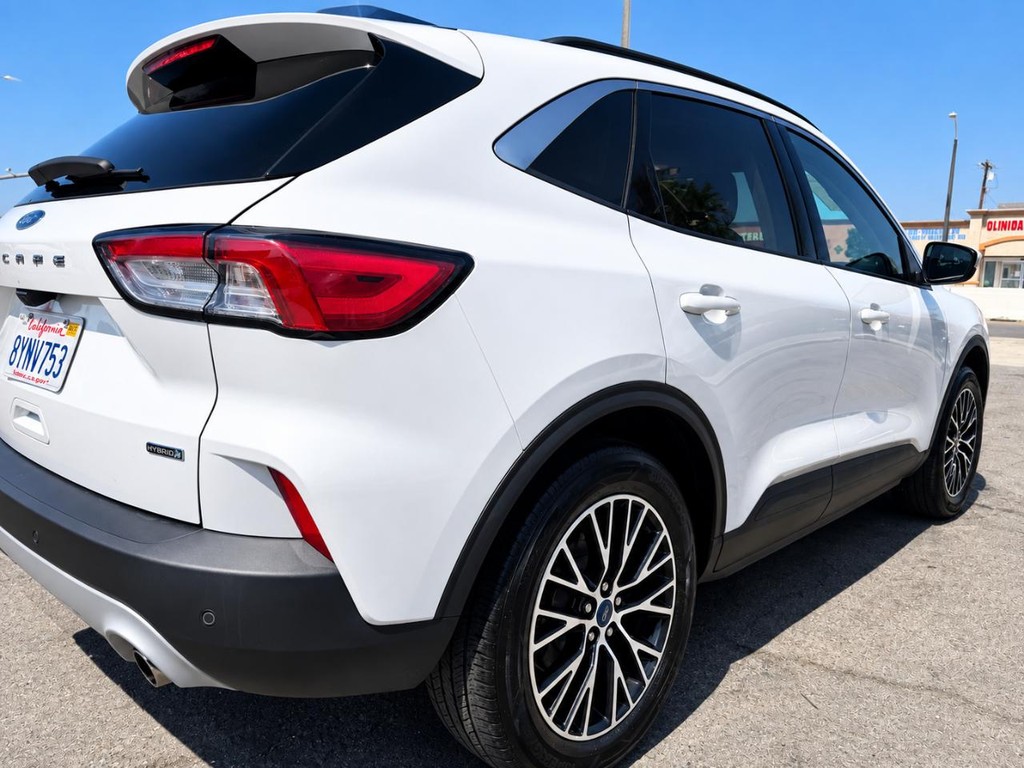 Ford Escape Vehicle Full-screen Gallery Image 9