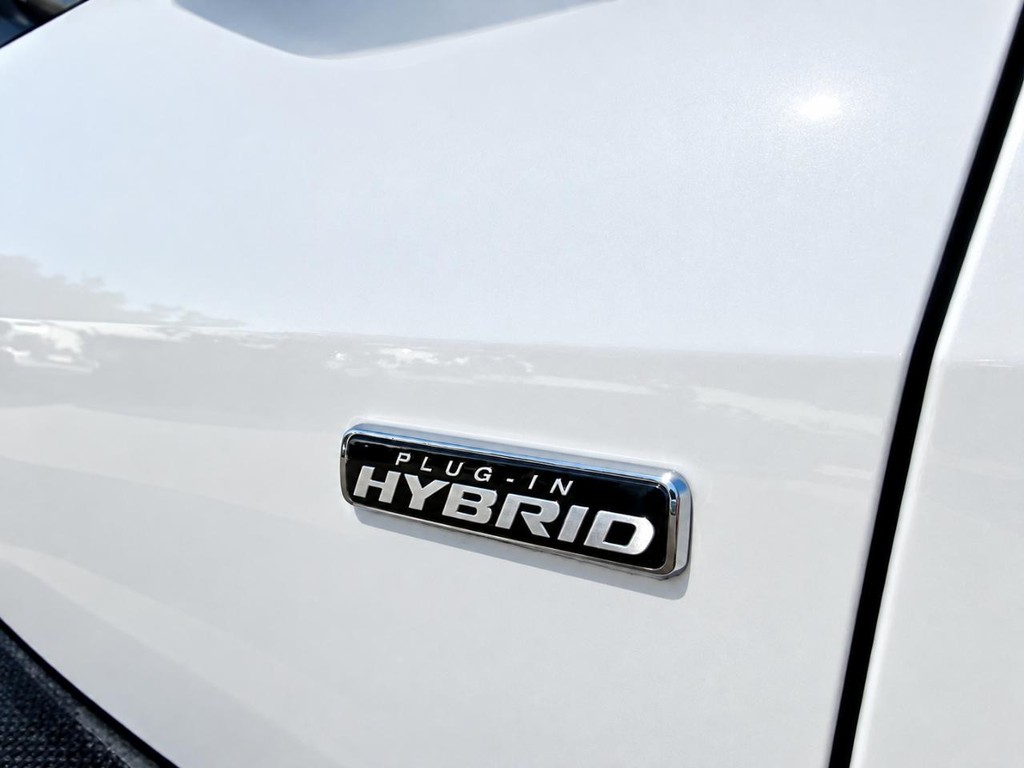 Ford Escape Vehicle Full-screen Gallery Image 11