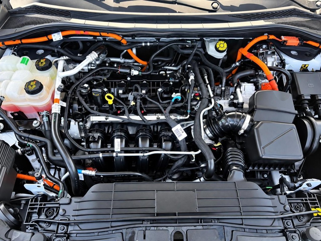 Ford Escape Vehicle Full-screen Gallery Image 13