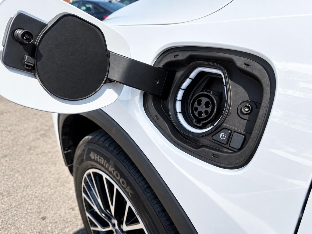 Ford Escape Vehicle Full-screen Gallery Image 15