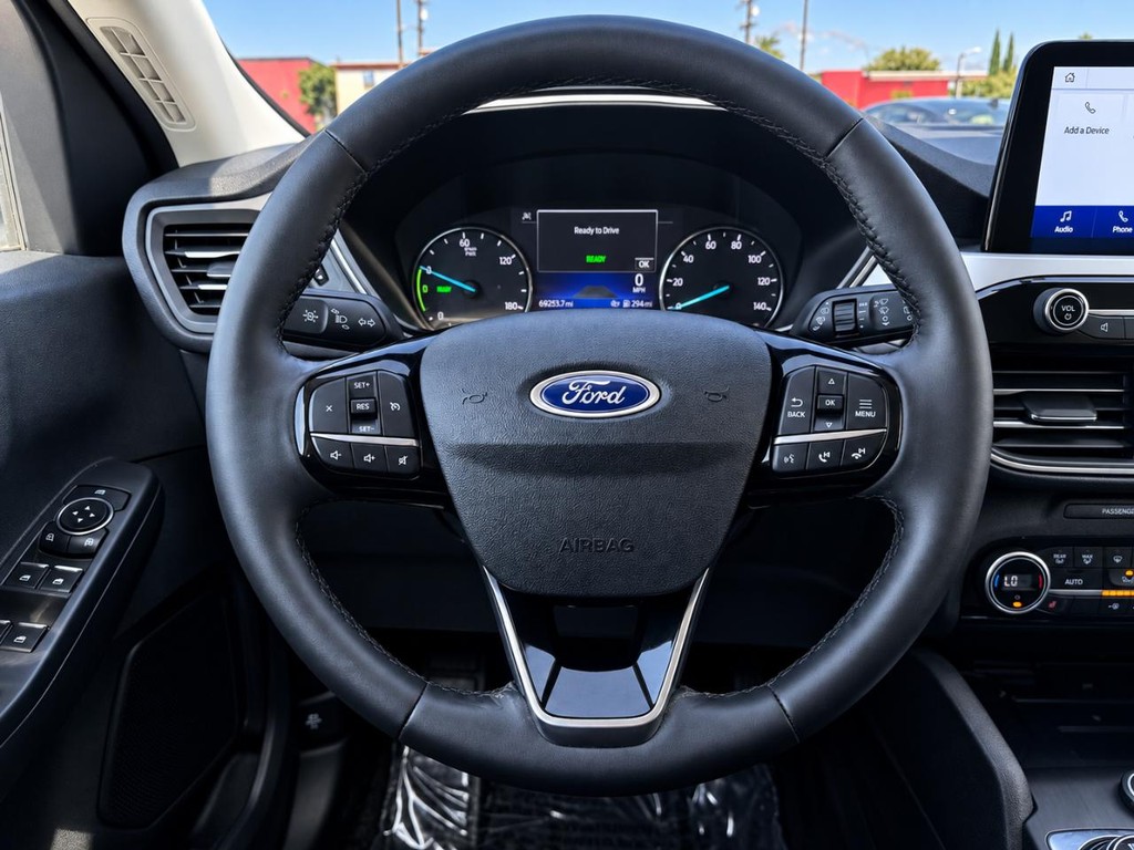 Ford Escape Vehicle Full-screen Gallery Image 16