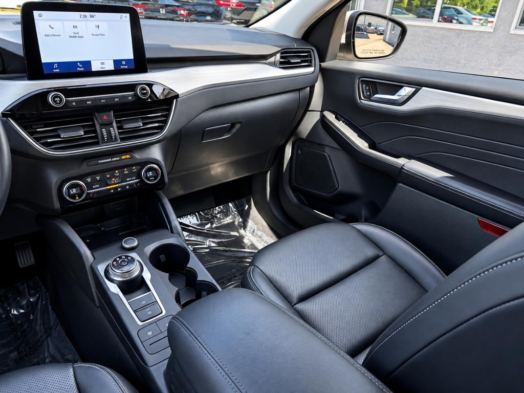 Ford Escape Vehicle Full-screen Gallery Image 19