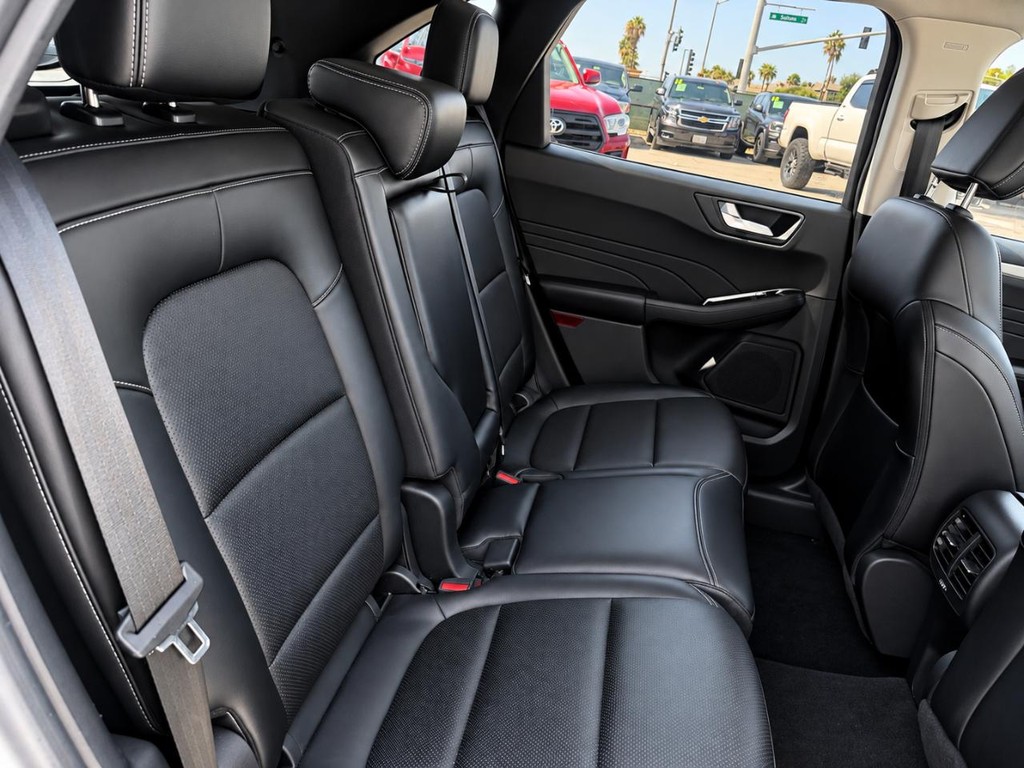 Ford Escape Vehicle Full-screen Gallery Image 22