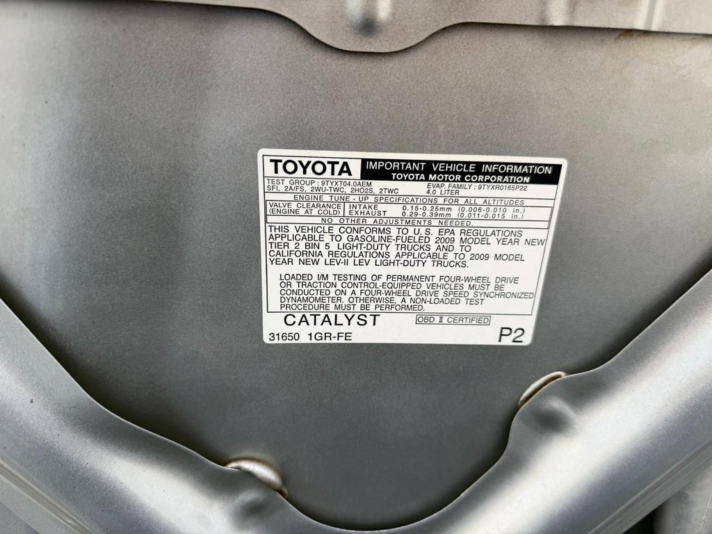 Toyota Tacoma Vehicle Full-screen Gallery Image 26