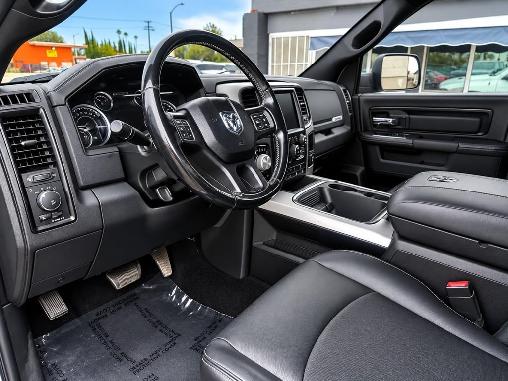 Ram 1500 Vehicle Full-screen Gallery Image 18