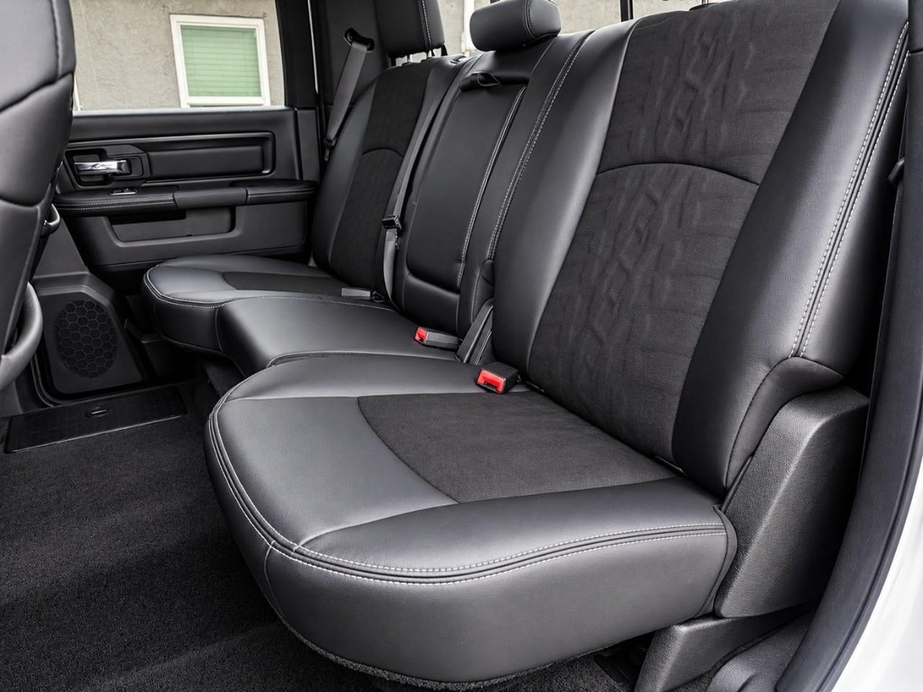 Ram 1500 Vehicle Full-screen Gallery Image 23