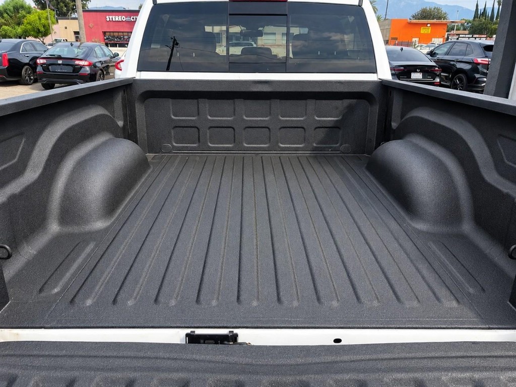 Ram 1500 Vehicle Full-screen Gallery Image 32