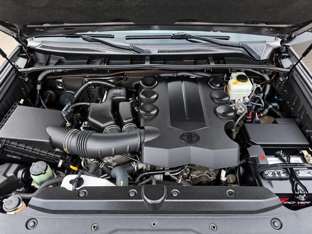 Toyota 4Runner Vehicle Full-screen Gallery Image 28