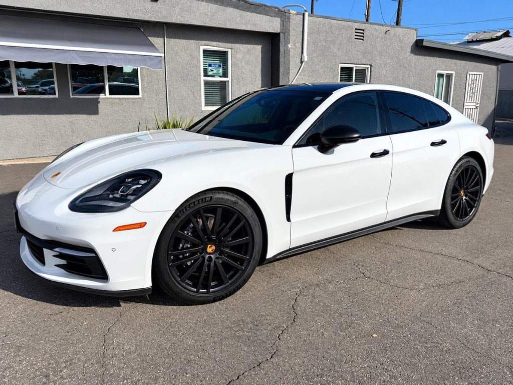 Porsche Panamera Vehicle Full-screen Gallery Image 2