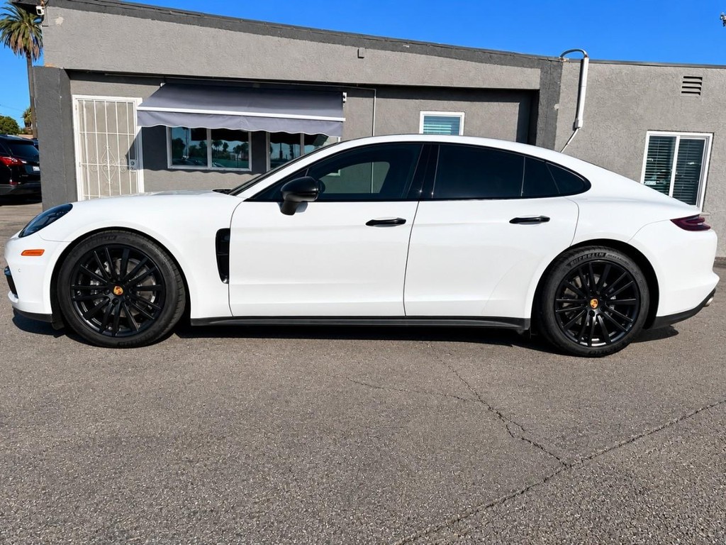 Porsche Panamera Vehicle Full-screen Gallery Image 4
