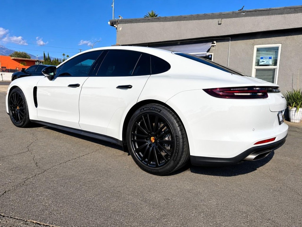 Porsche Panamera Vehicle Full-screen Gallery Image 5