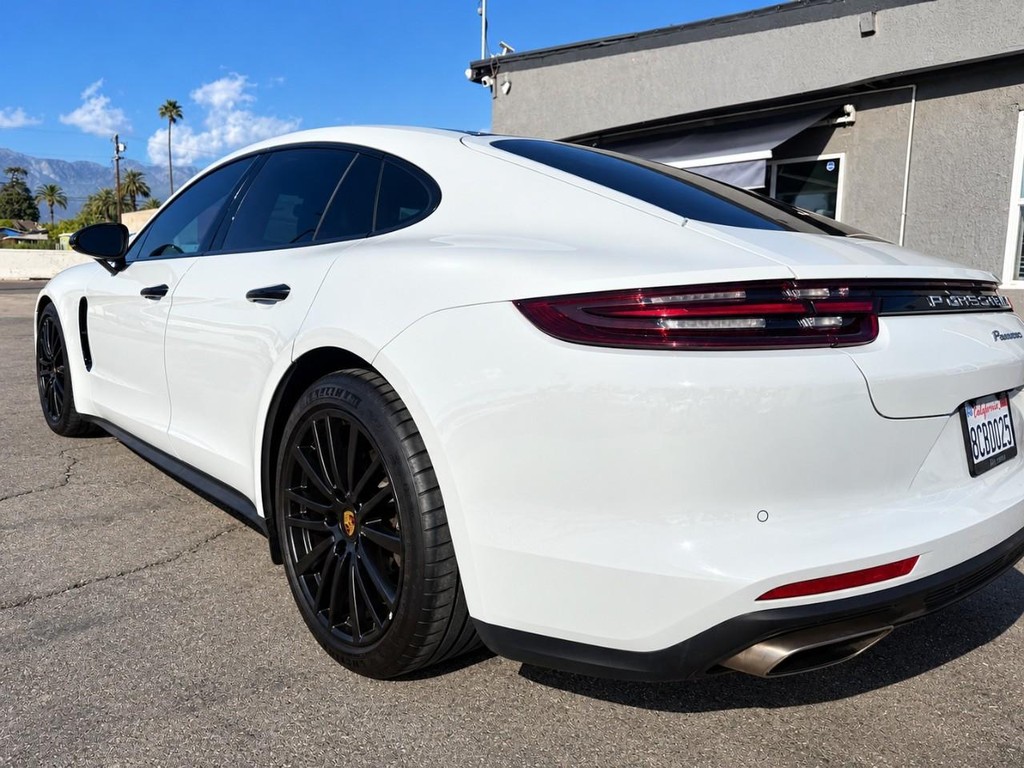 Porsche Panamera Vehicle Full-screen Gallery Image 6