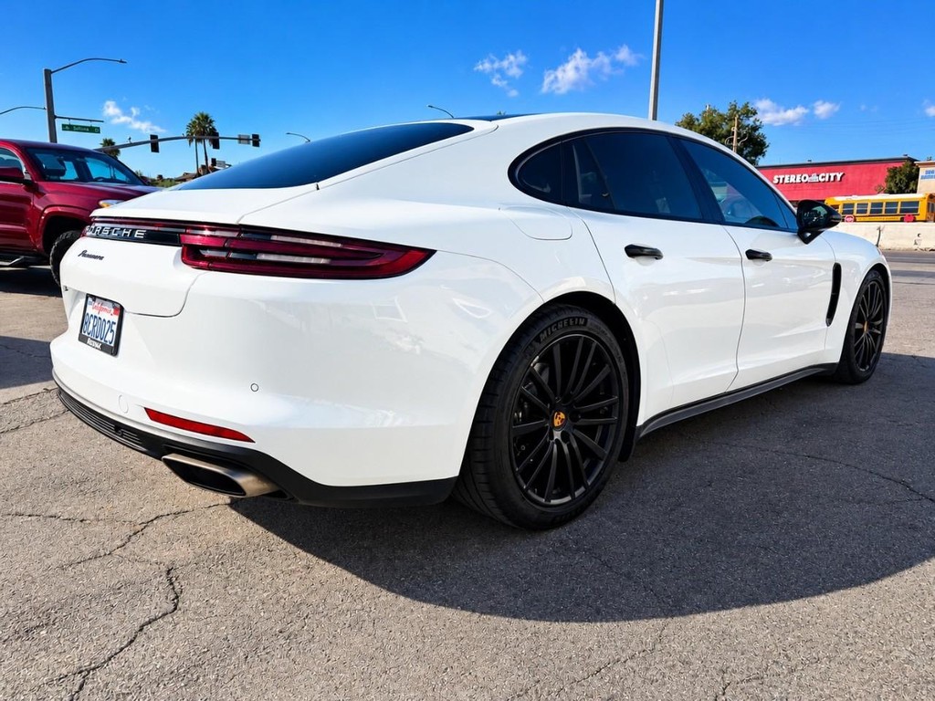 Porsche Panamera Vehicle Full-screen Gallery Image 8