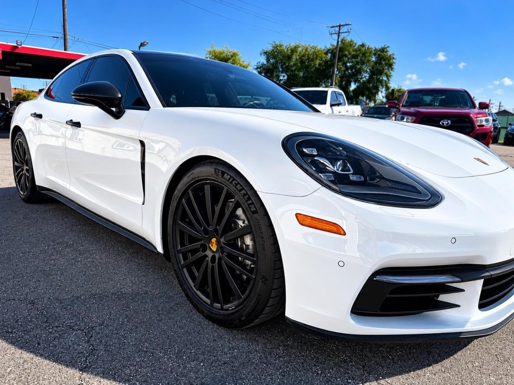 Porsche Panamera Vehicle Full-screen Gallery Image 10