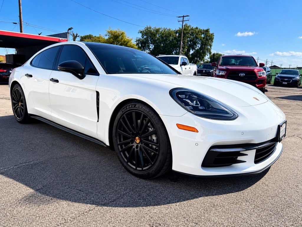 Porsche Panamera Vehicle Full-screen Gallery Image 11