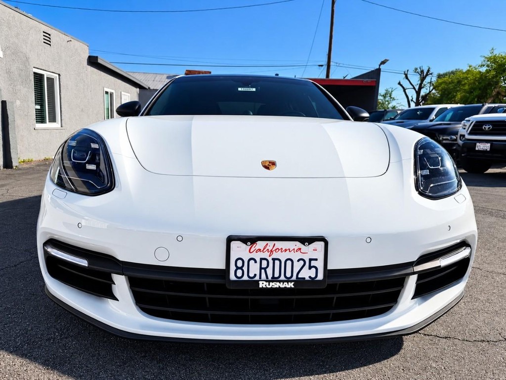 Porsche Panamera Vehicle Full-screen Gallery Image 12