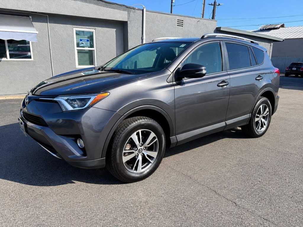 Toyota RAV4 Vehicle Full-screen Gallery Image 2