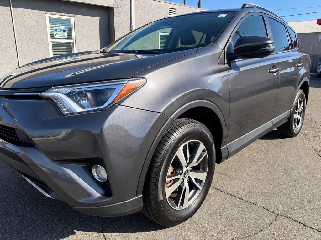 Toyota RAV4 Vehicle Full-screen Gallery Image 3