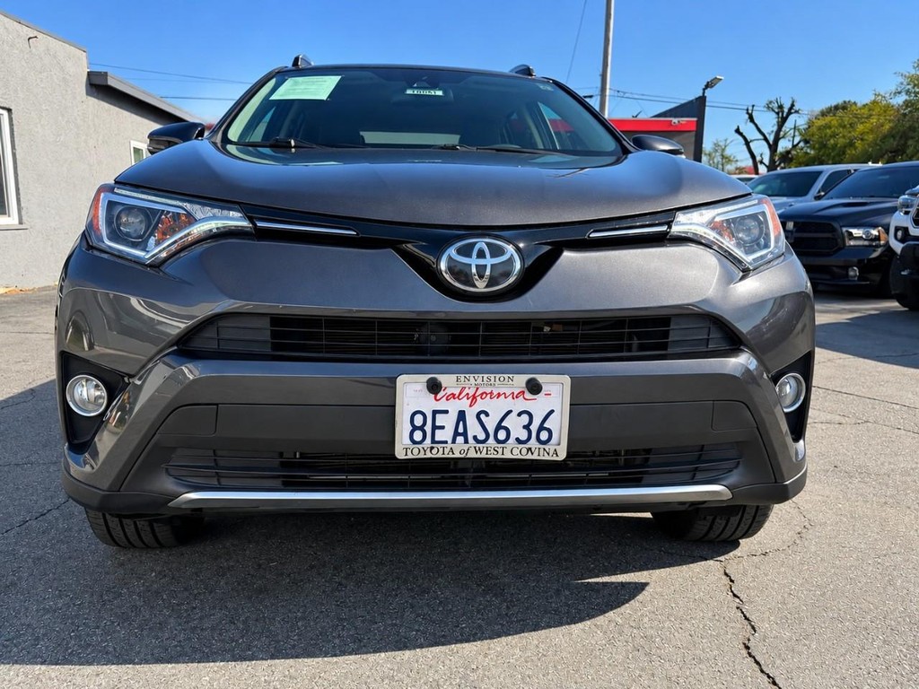 Toyota RAV4 Vehicle Full-screen Gallery Image 14