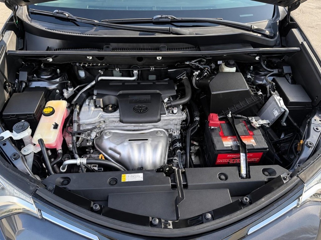 Toyota RAV4 Vehicle Full-screen Gallery Image 15