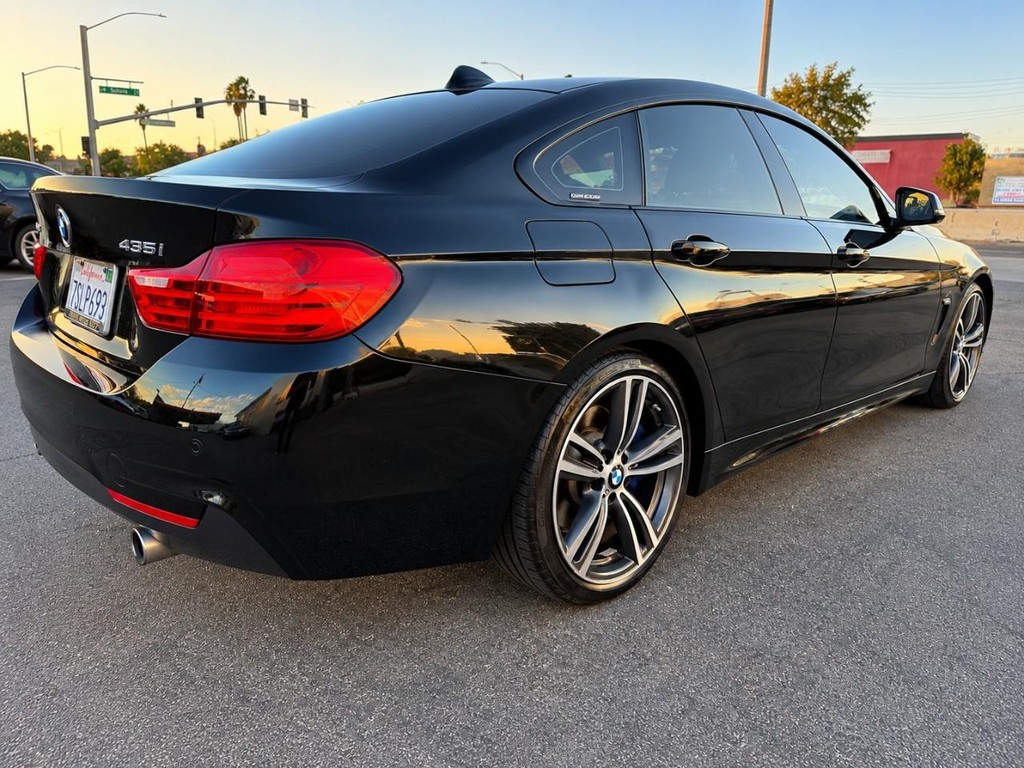 BMW 4 Series Vehicle Full-screen Gallery Image 9