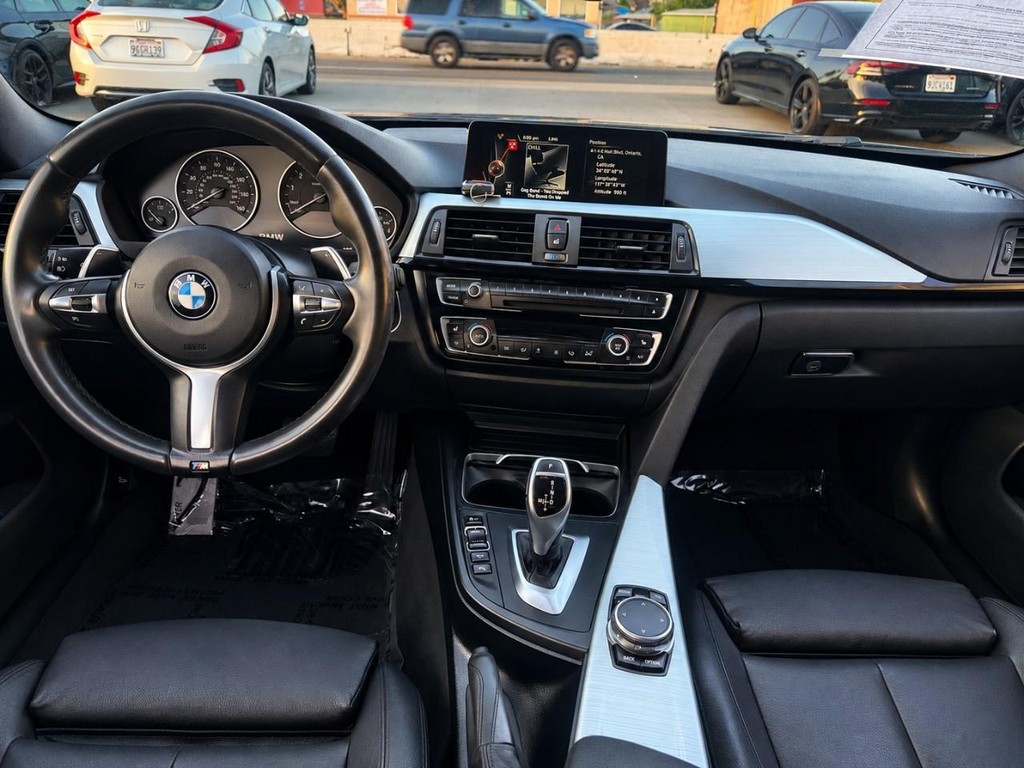 BMW 4 Series Vehicle Full-screen Gallery Image 15