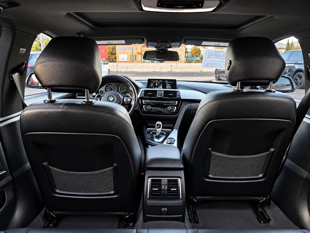 BMW 4 Series Vehicle Full-screen Gallery Image 20