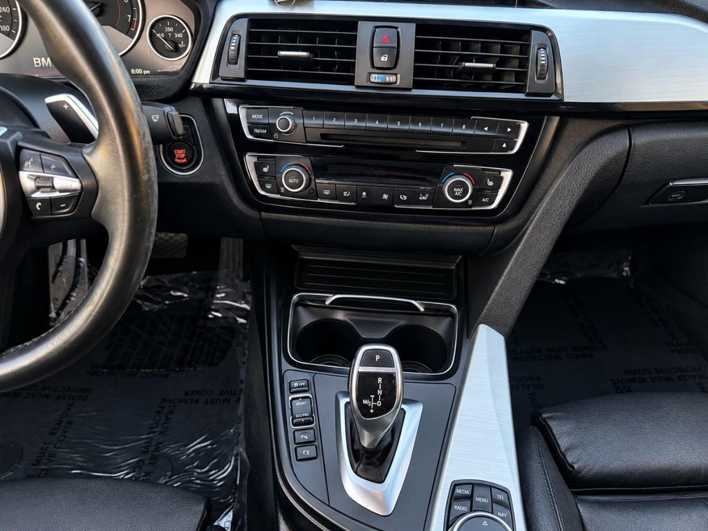 BMW 4 Series Vehicle Full-screen Gallery Image 21