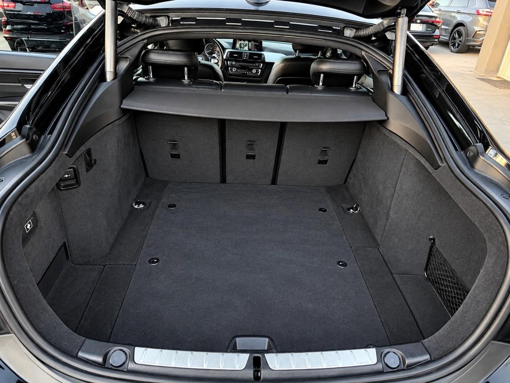 BMW 4 Series Vehicle Full-screen Gallery Image 26