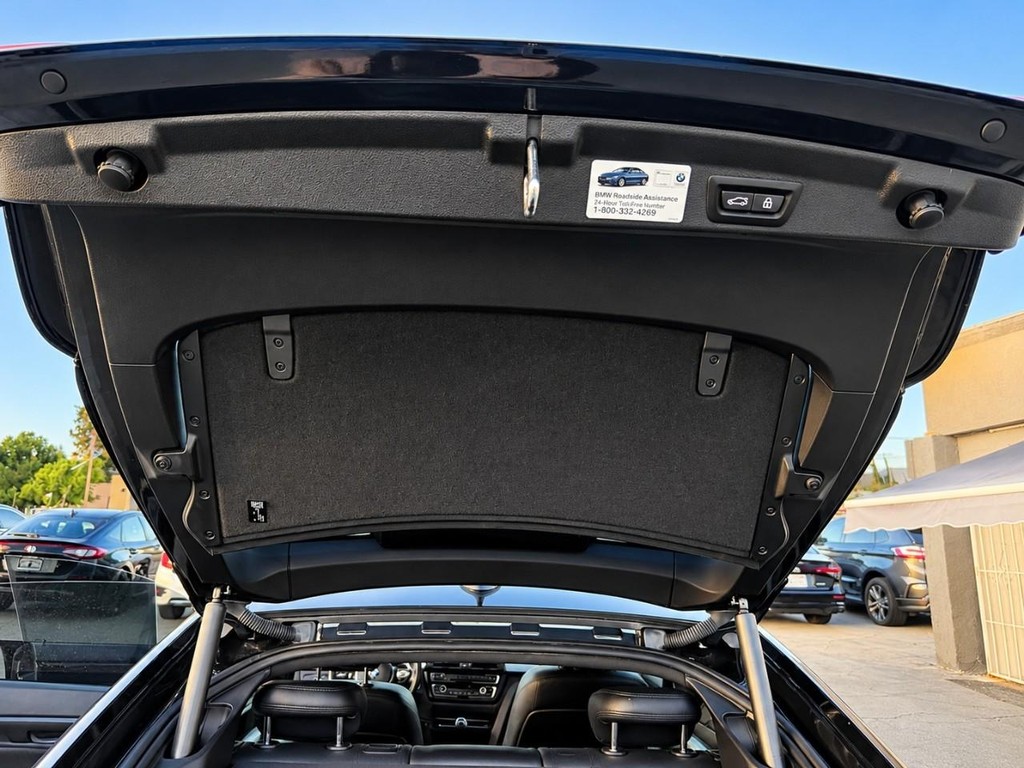 BMW 4 Series Vehicle Full-screen Gallery Image 27