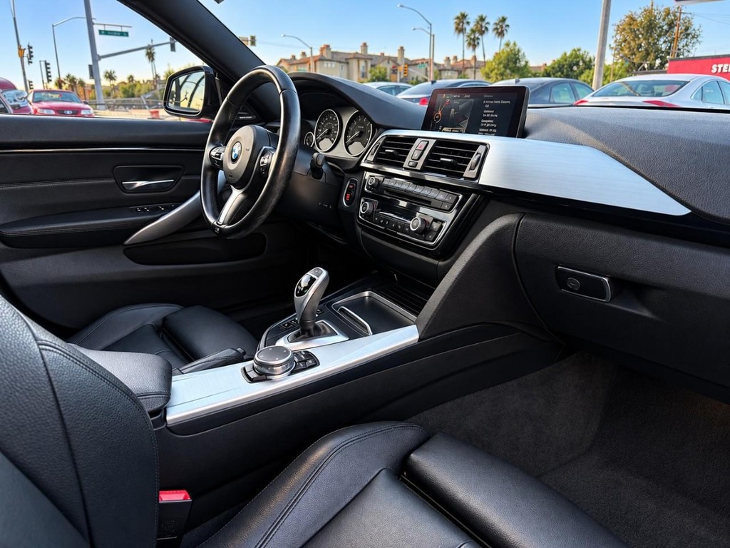 BMW 4 Series Vehicle Full-screen Gallery Image 32