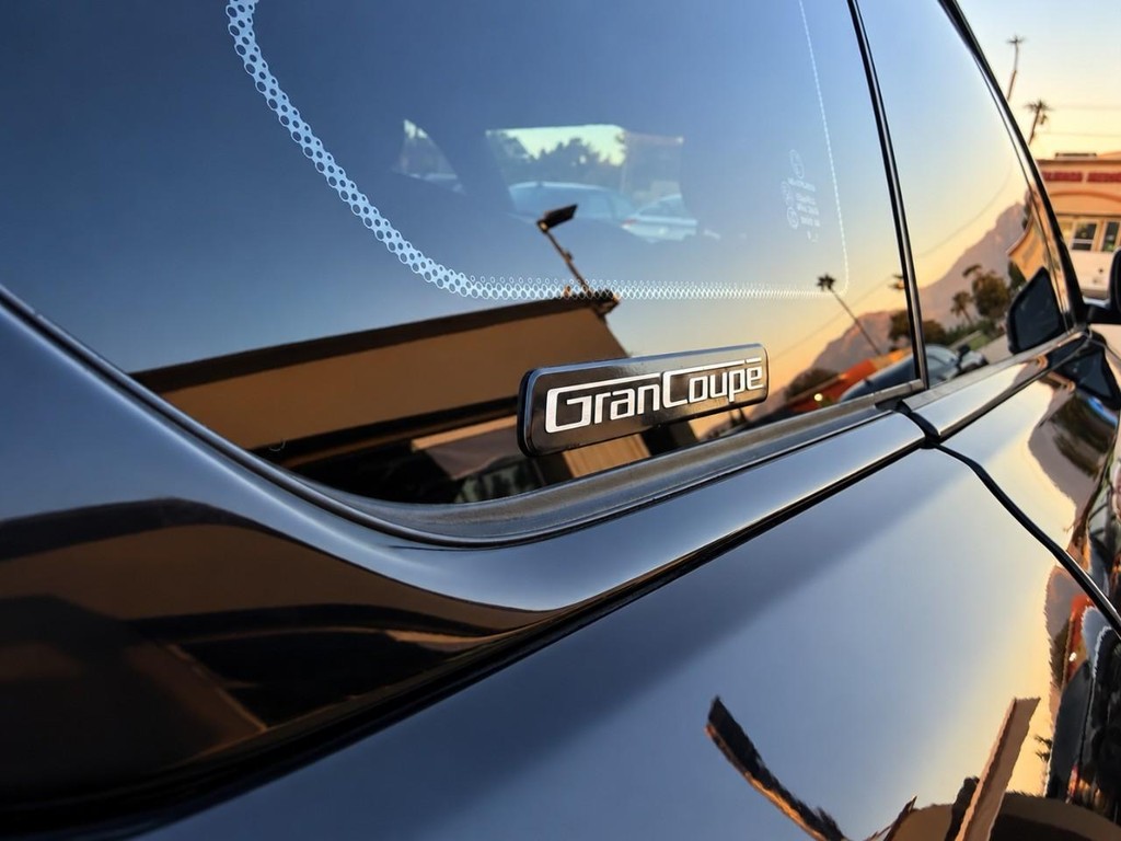 BMW 4 Series Vehicle Full-screen Gallery Image 34
