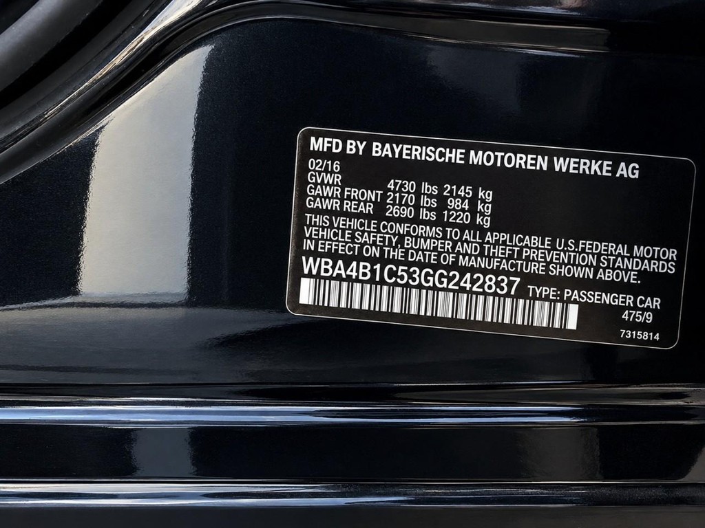 BMW 4 Series Vehicle Full-screen Gallery Image 37