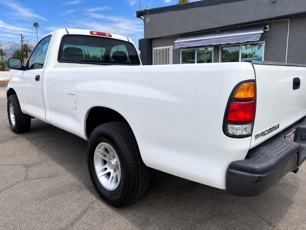 Toyota Tundra Vehicle Full-screen Gallery Image 5