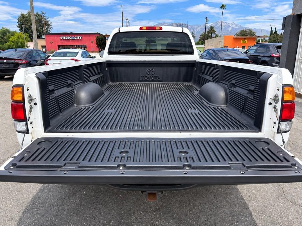 Toyota Tundra Vehicle Full-screen Gallery Image 8