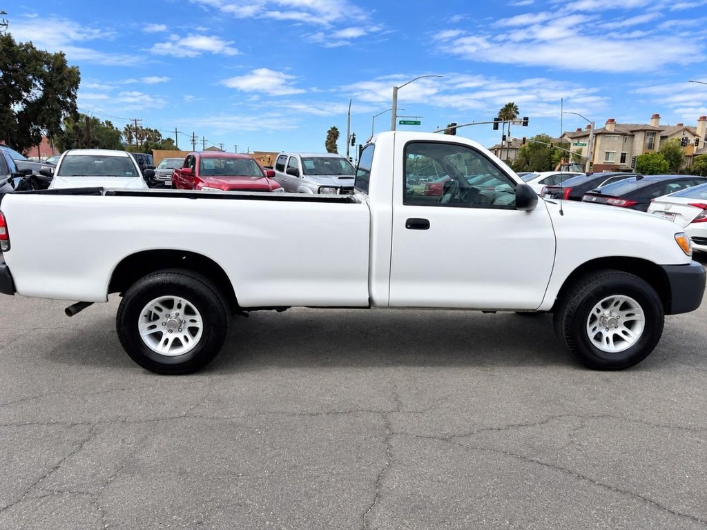 Toyota Tundra Vehicle Full-screen Gallery Image 11