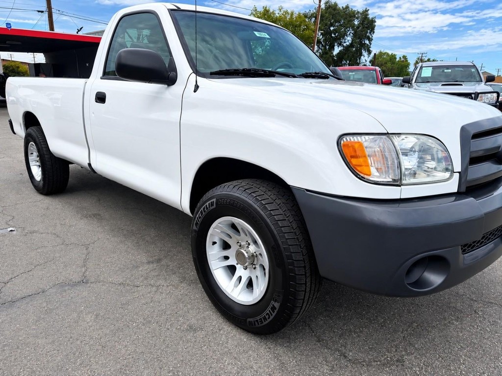 Toyota Tundra Vehicle Full-screen Gallery Image 12