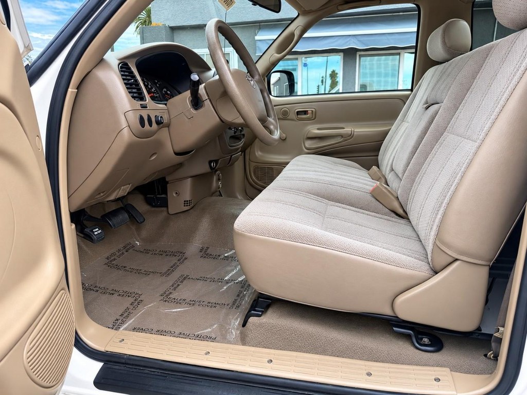 Toyota Tundra Vehicle Full-screen Gallery Image 17