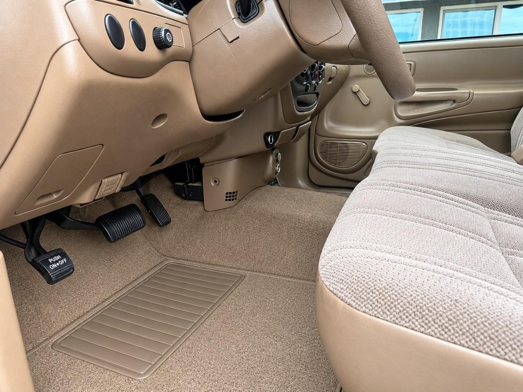 Toyota Tundra Vehicle Full-screen Gallery Image 18