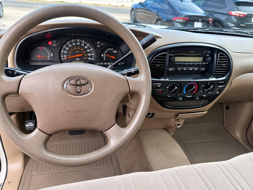 Toyota Tundra Vehicle Full-screen Gallery Image 19