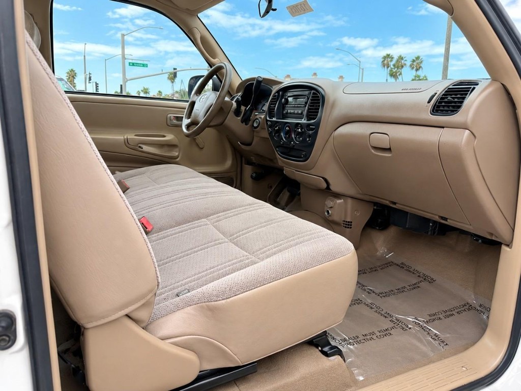 Toyota Tundra Vehicle Full-screen Gallery Image 22