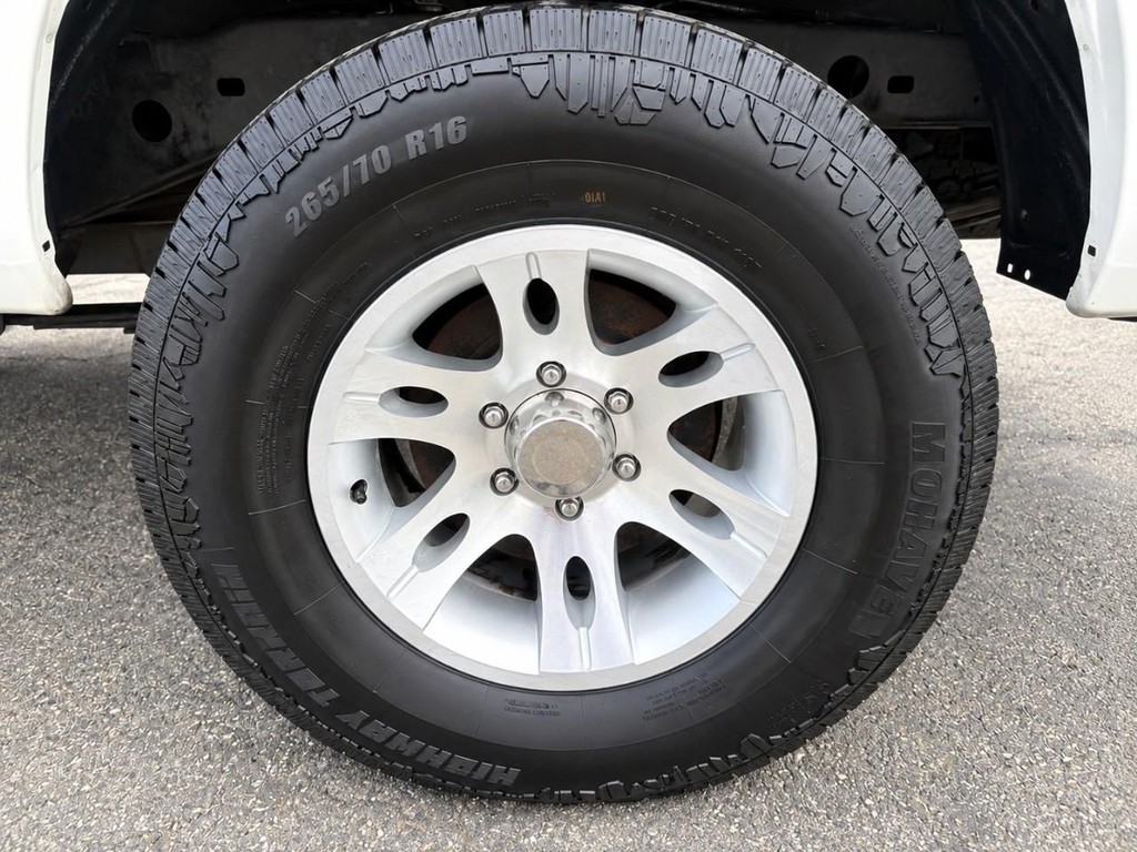 Toyota Tundra Vehicle Full-screen Gallery Image 26