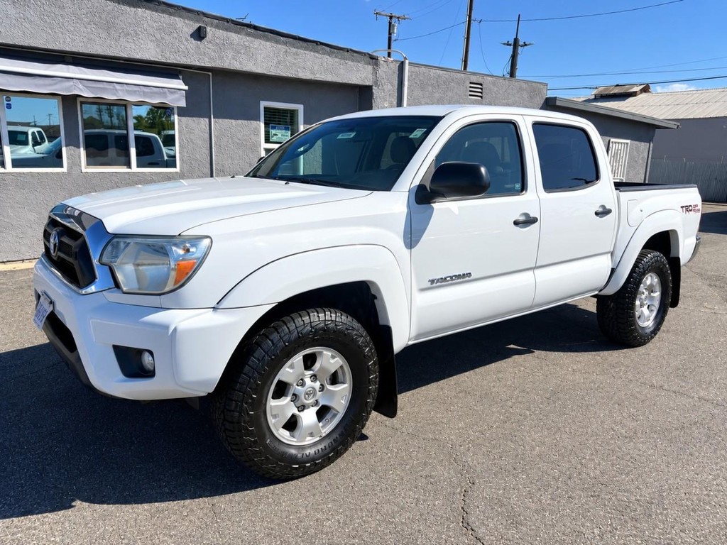 Toyota Tacoma Vehicle Full-screen Gallery Image 2