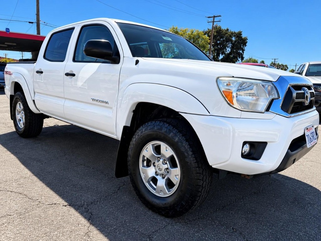 Toyota Tacoma Vehicle Full-screen Gallery Image 12